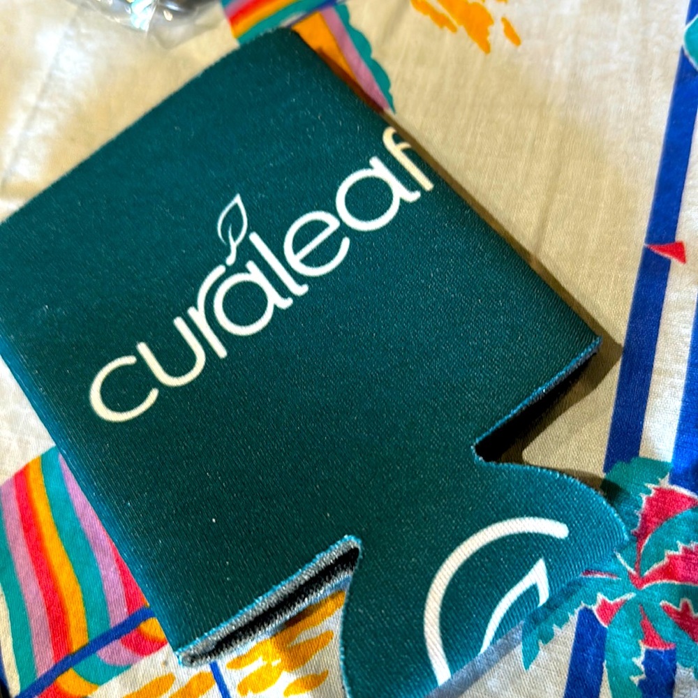 NWOT Curaleaf Kozie